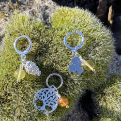 RAV maskemarkr med vedhng (Assorteret)