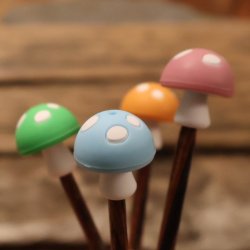 Bl, grnne, lyserde og orange paddehatte