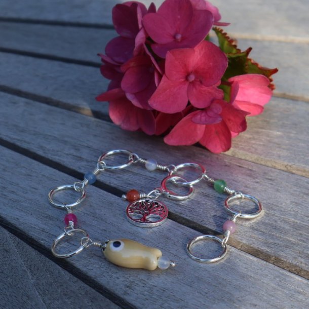 FLERFARVET strikkefisk